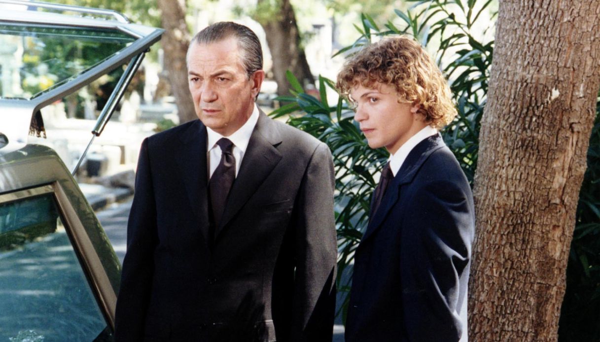 Storia e significato del personaggio Tano Cariddi, interpretato da Remo Girone nella serie La Piovra. Origini, evoluzione, stagioni e impatto culturale.